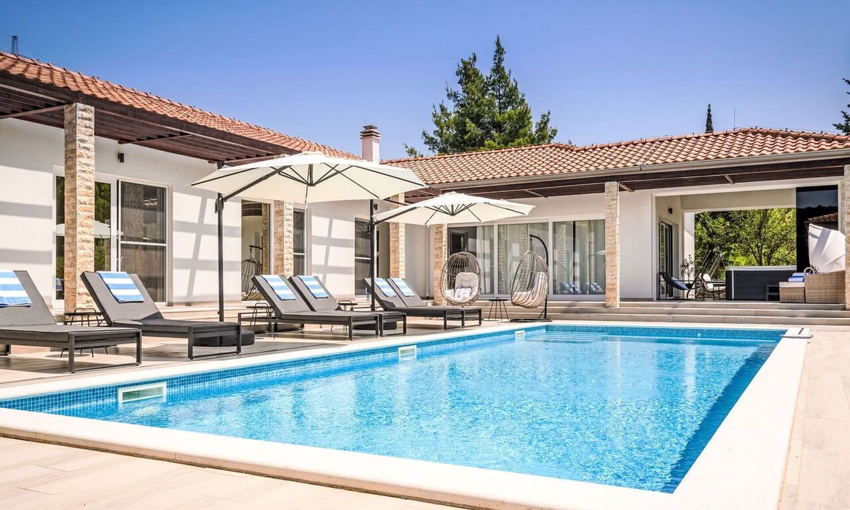Sibenik House | Beautiful private villa with A/C, WIFI, hot tub, private pool, TV, terrace and pets allowed