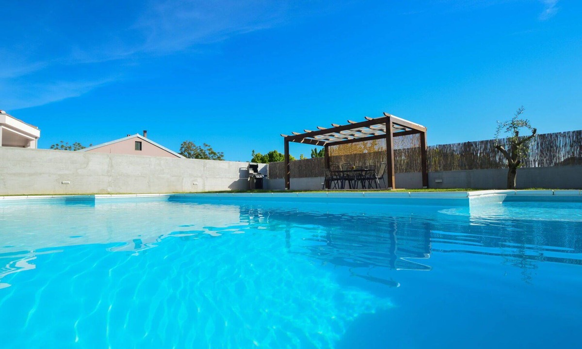 Smilcic House | Beautiful private villa for 6 guests with WIFI, private pool, A/C, TV and terrace