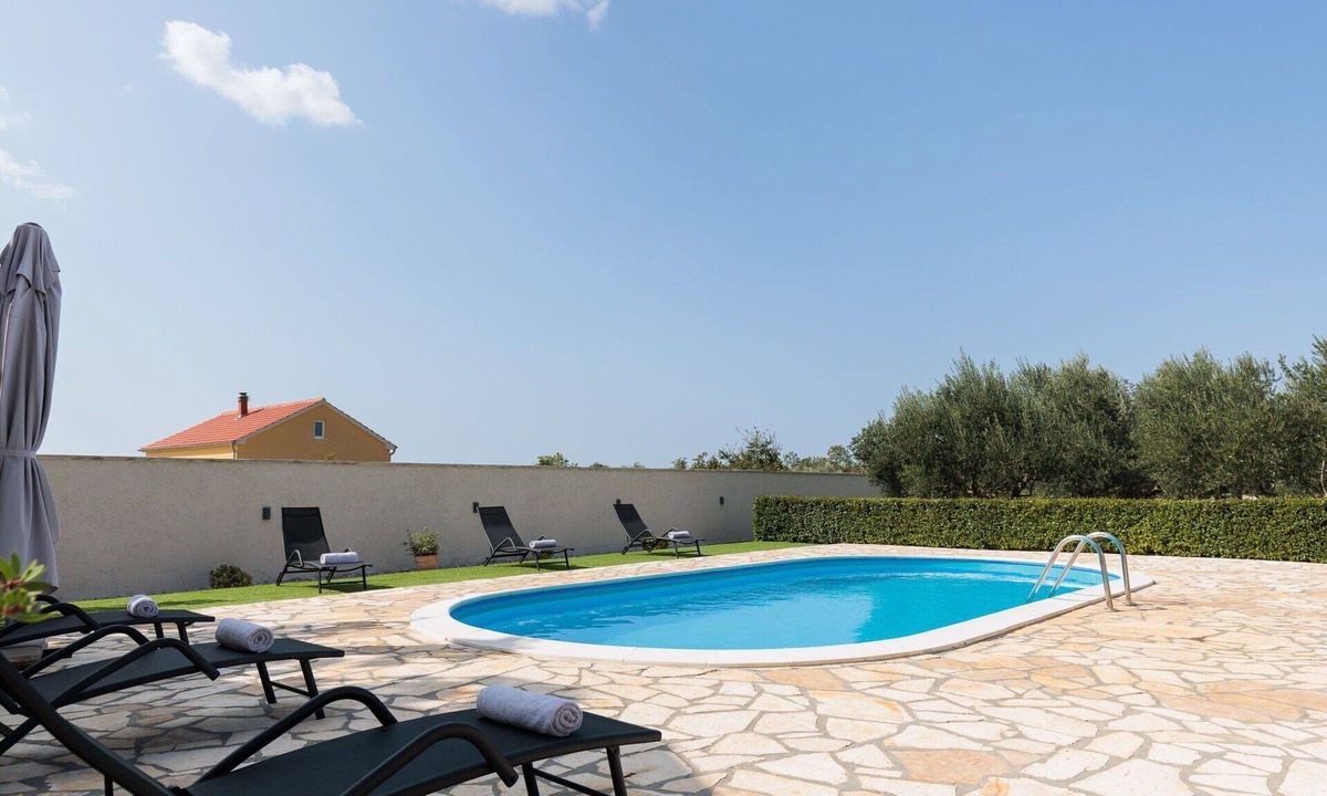 Lovinac House | Beautiful private villa for 6 guests with A/C, private pool, WIFI, TV and terrace