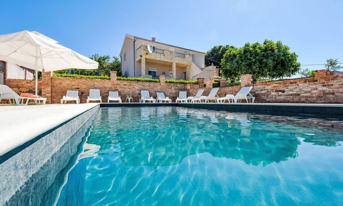Benkovac House | Beautiful private villa for 6 guests with A/C, WIFI, private pool, TV and terrace