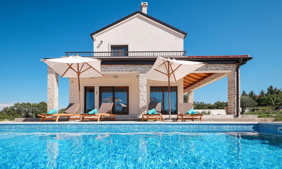 Poljica House | Beautiful rustic Villa Velebita is located in the small town of Poljica, only 10. 9 km from the roya