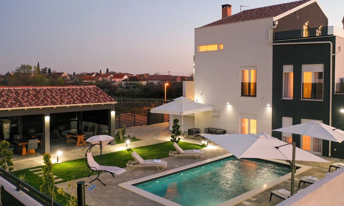 Zemunik Donji Villa | Beautiful Villa D-Palace