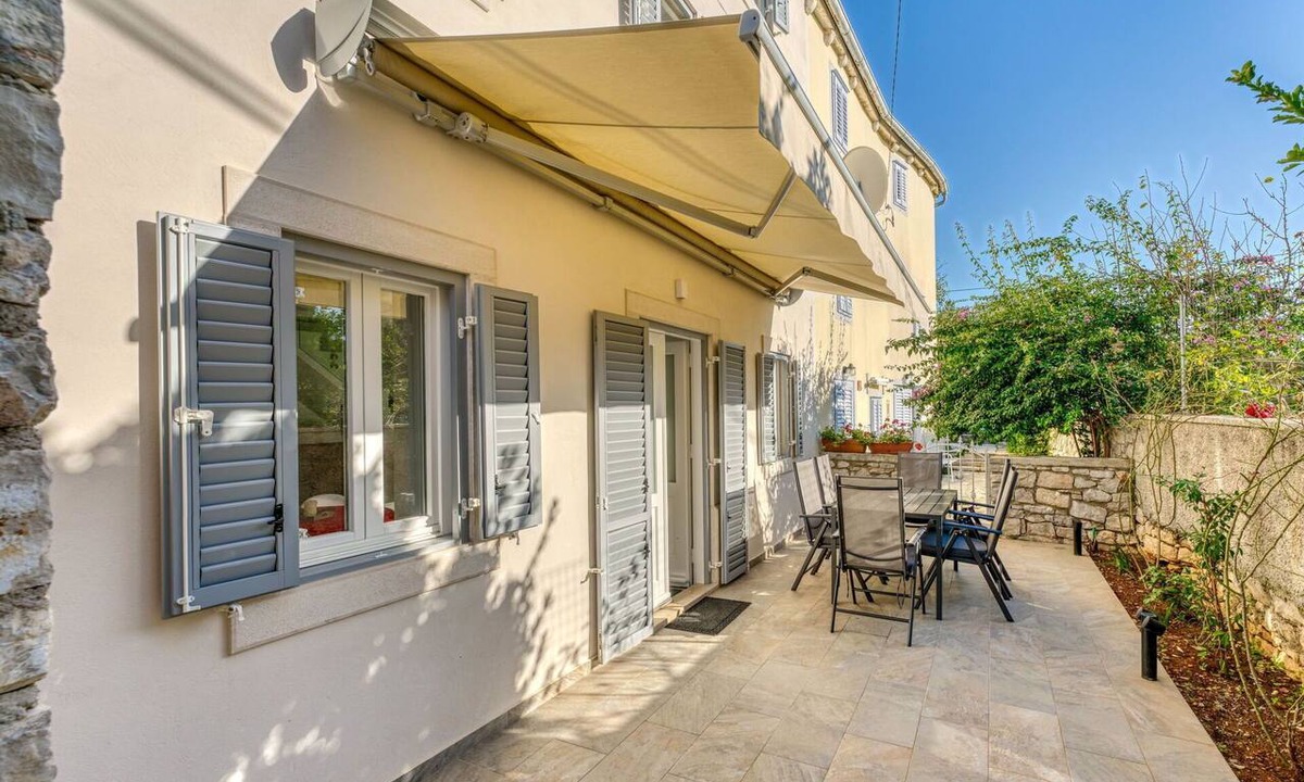 Mali Losinj House | Beautiful villa for 6 people with WIFI, A/C, TV and terrace