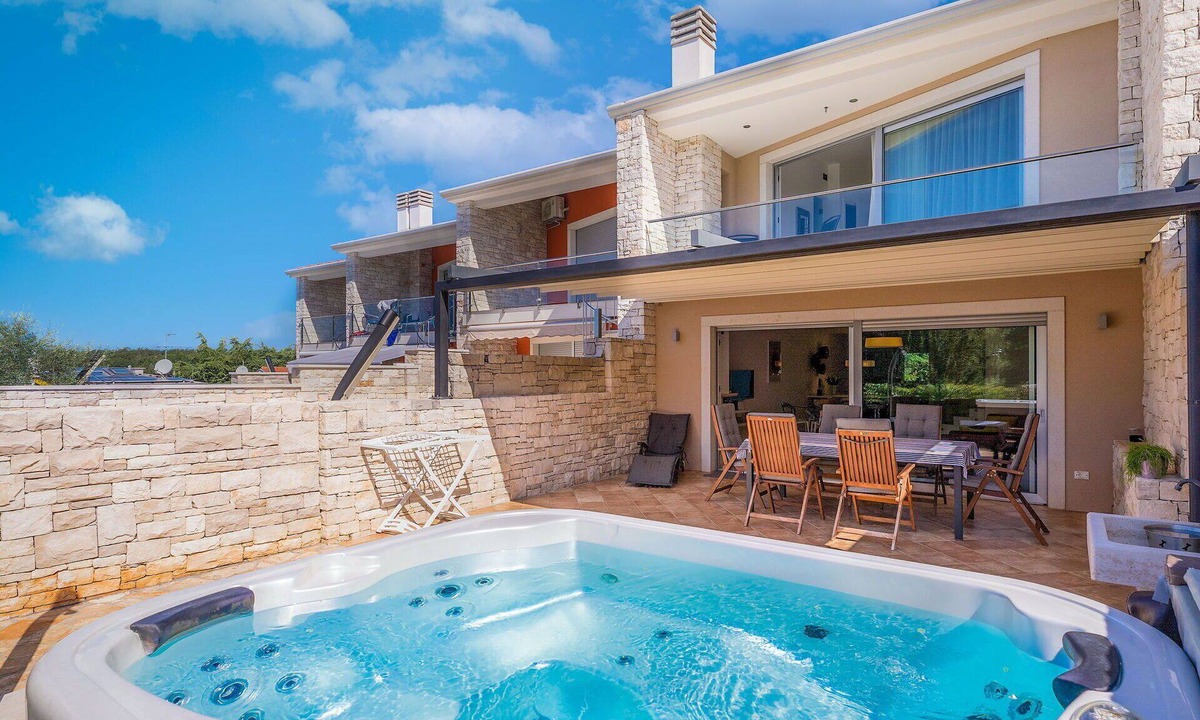 Krizine House | Beautiful villa for 6 people with A/C, private pool, WIFI, TV, terrace and pets allowed