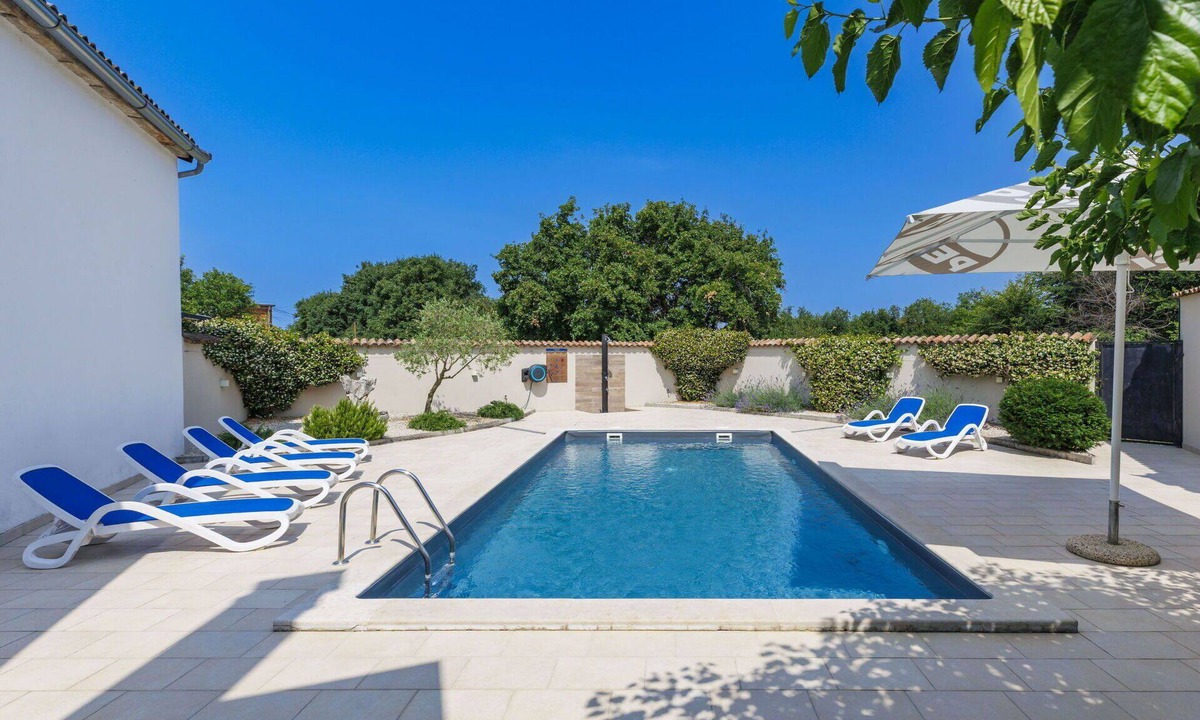 Nova Vas House | Beautiful villa for 8 people with A/C, private pool, WIFI, TV and terrace