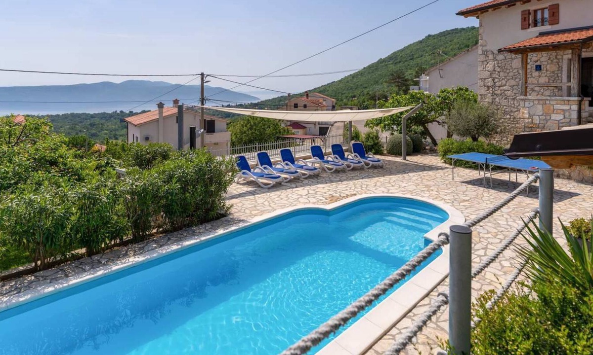 Martina Villa | Beautifully renovated holiday home on a small hill with wonderful sea view