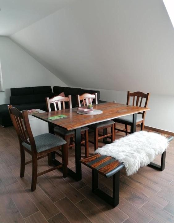 Dvor House | BLATNIKOV HRAM