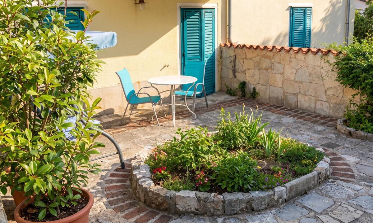 Veli Losinj Apartment | Blue Studio Apartment With Garden