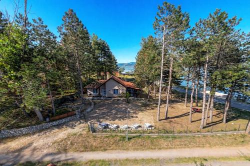 Golubac House | Borova Bajka - Peace & Privacy by the Danube