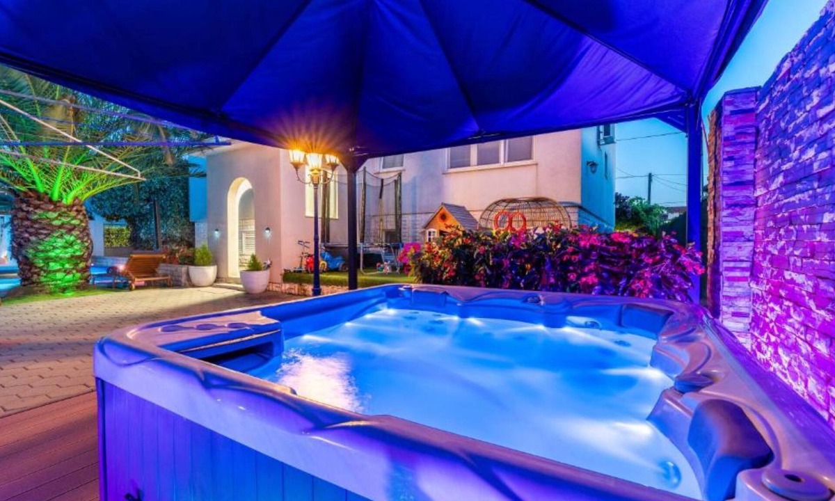 Sukosan Apartment | Bračić Premium Apartments With Outdoor Pool and Sauna
