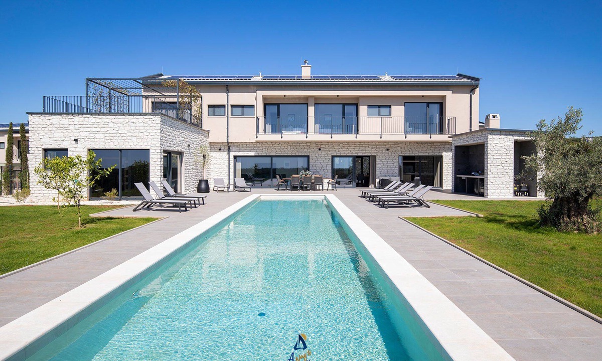 Bale Villa | Brand-New 5-BR Villa with Pool & Sauna Retreat