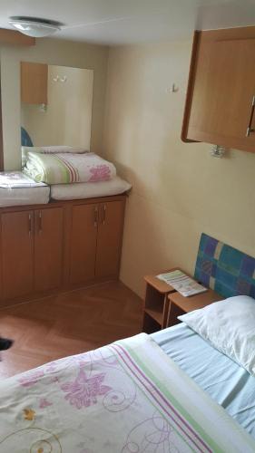 Buzet Apartment | BUNGALO 2 SOBE I MALI D,BORAVAK S KUHINJOM I terasa