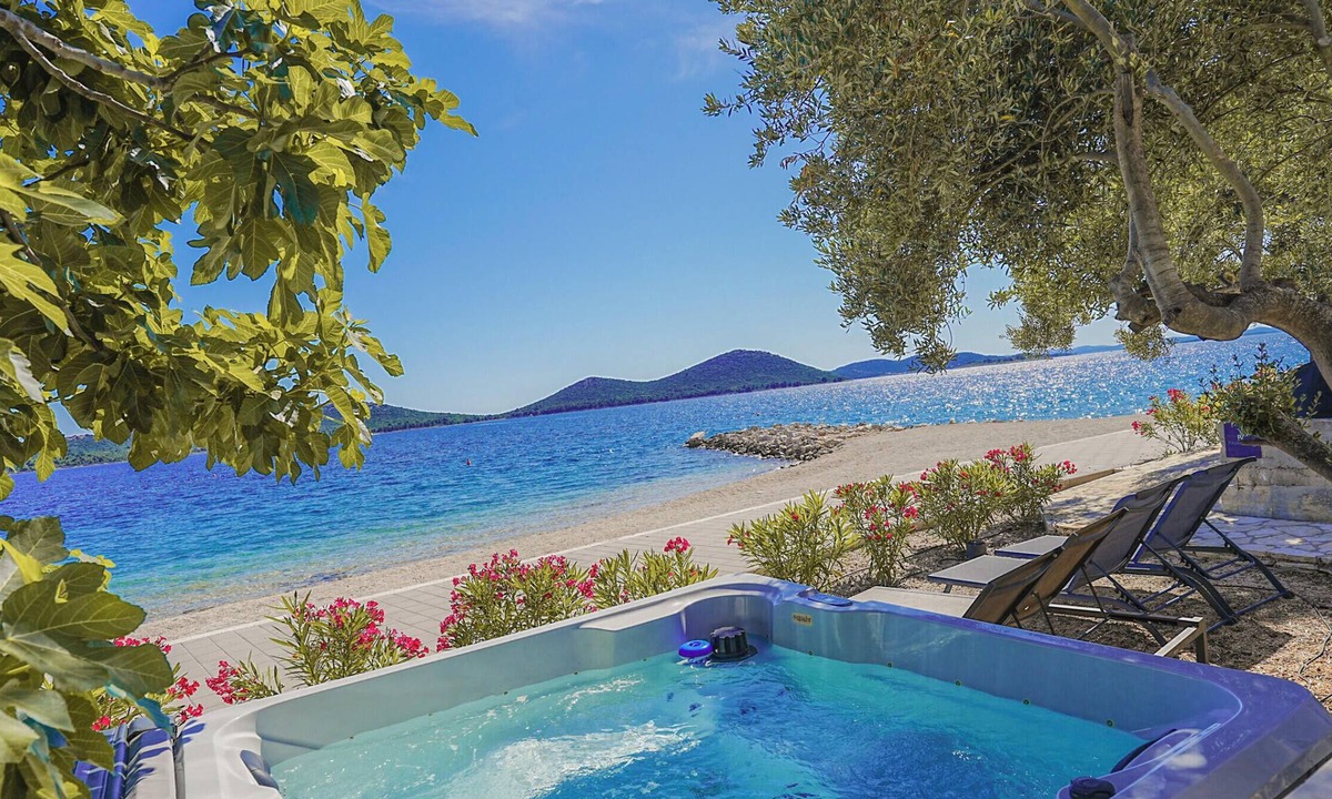 Drage House | BUQEZ ECO RESORT - Villa 81 - direct by beach