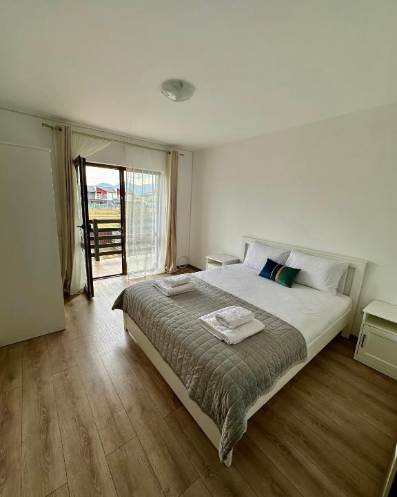 Sinpetru House | Camera dubla cu balcon si living privat