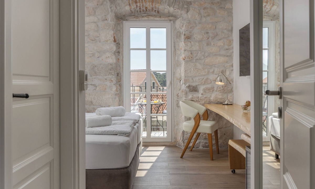 Makarska Old Town Bed & Breakfast | Casa Columba - 4 Star Design Boutique Hotel - Amerigo Vespucci Luxury Room