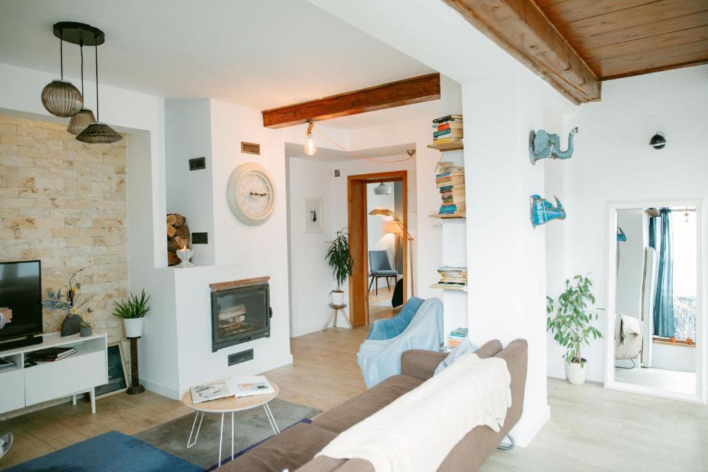 Vistea de Jos House | Casa Domestic, a modern guest house in the transylvanian countryside