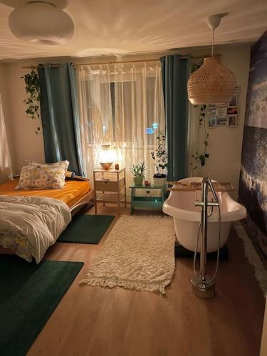 Arad Villa | Casa Enjoy the Ride Aproape de autostradă și totuși în mijlocul naturii, loc deosebit de liniștit cu parcare privată gratuită