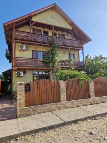 Sulina House | Casa Luca