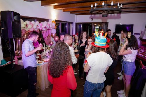 Sinteu Villa | Casa Vatra Sinteului - Cu sala de evenimente de capacitate mare - Se inchiriaza integral