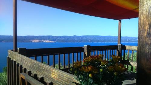 Lokva Rogoznica House | Charismatic Garden Cottage with Sea View
