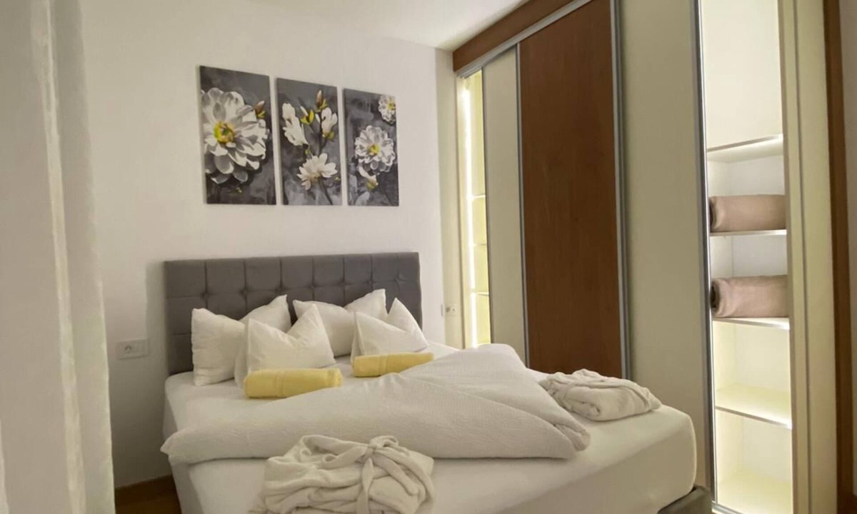 Banja Luka Apartment | Charming 2-bedroom apartment with AC, WiFi in cool Banjaluka