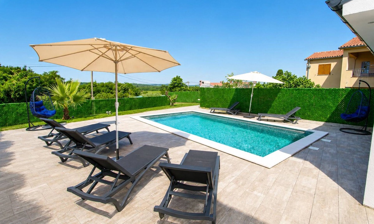 Nedescina House | Charming 3-Bedroom Villa Riviera with Private Pool & Garden