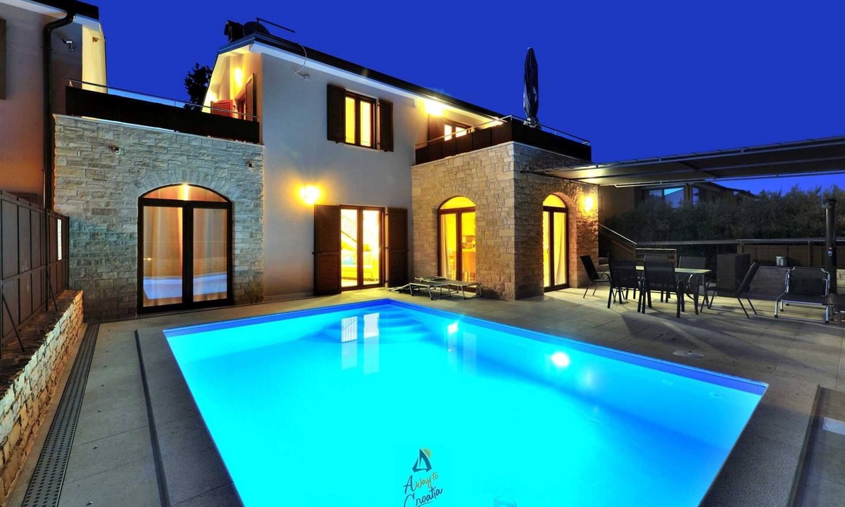 Dajla Villa | Charming 3-BR villa with private pool close to beaches