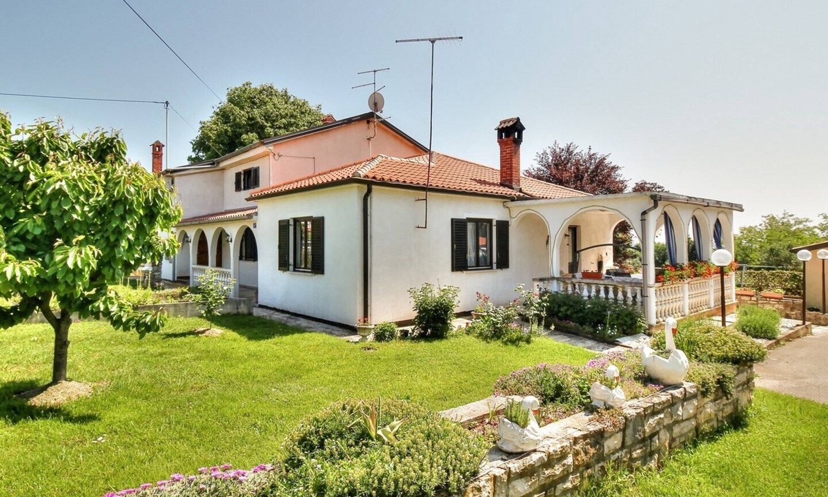 Zambratija Apartment | Charming apartment just 200 metres from the beach with sea view, barbecue, WiFi