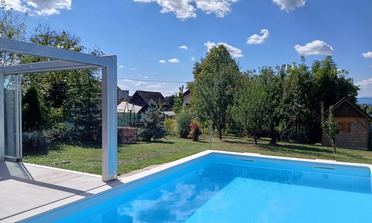 Klostar Ivanic House | Charming home with pool and jacuzzi amid vineyards near Kloštar Ivanić.