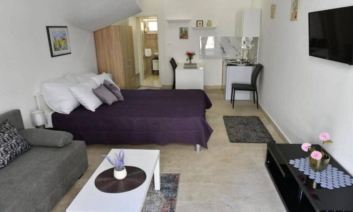 Sinj Apartment | Charming Sinj Town Studio Apartments - Studio Apartments