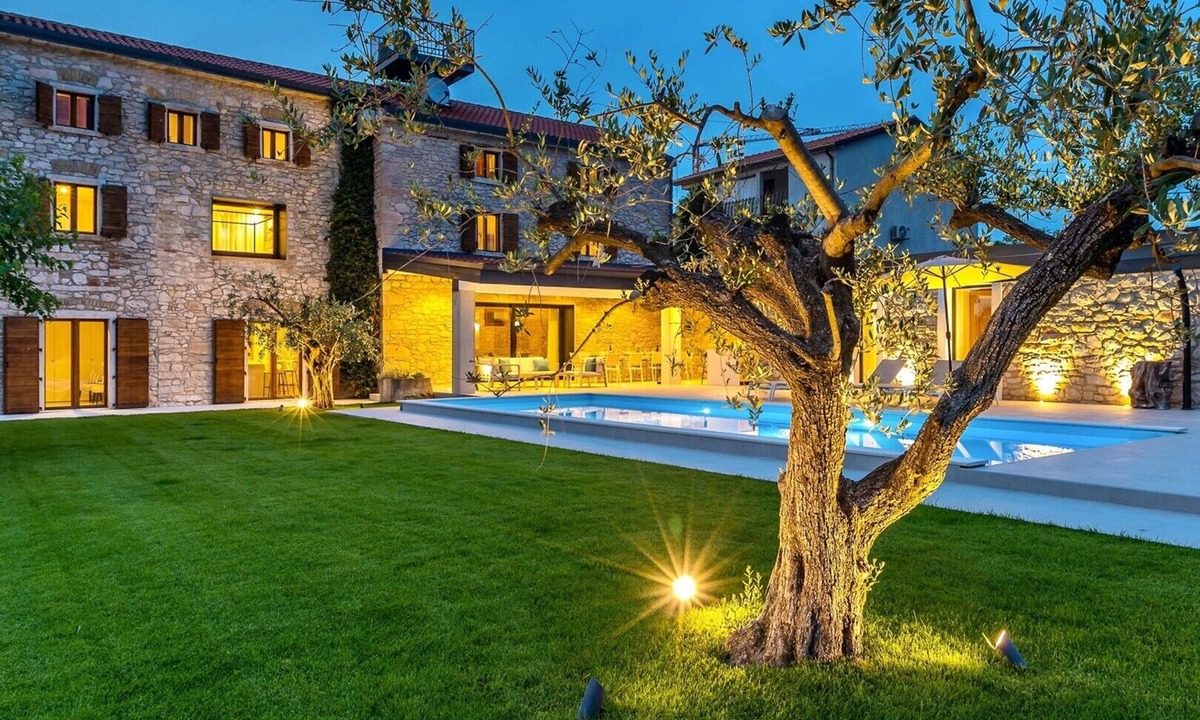 Nova Vas Villa | Charming Villa CX with large 50m2 heated pool