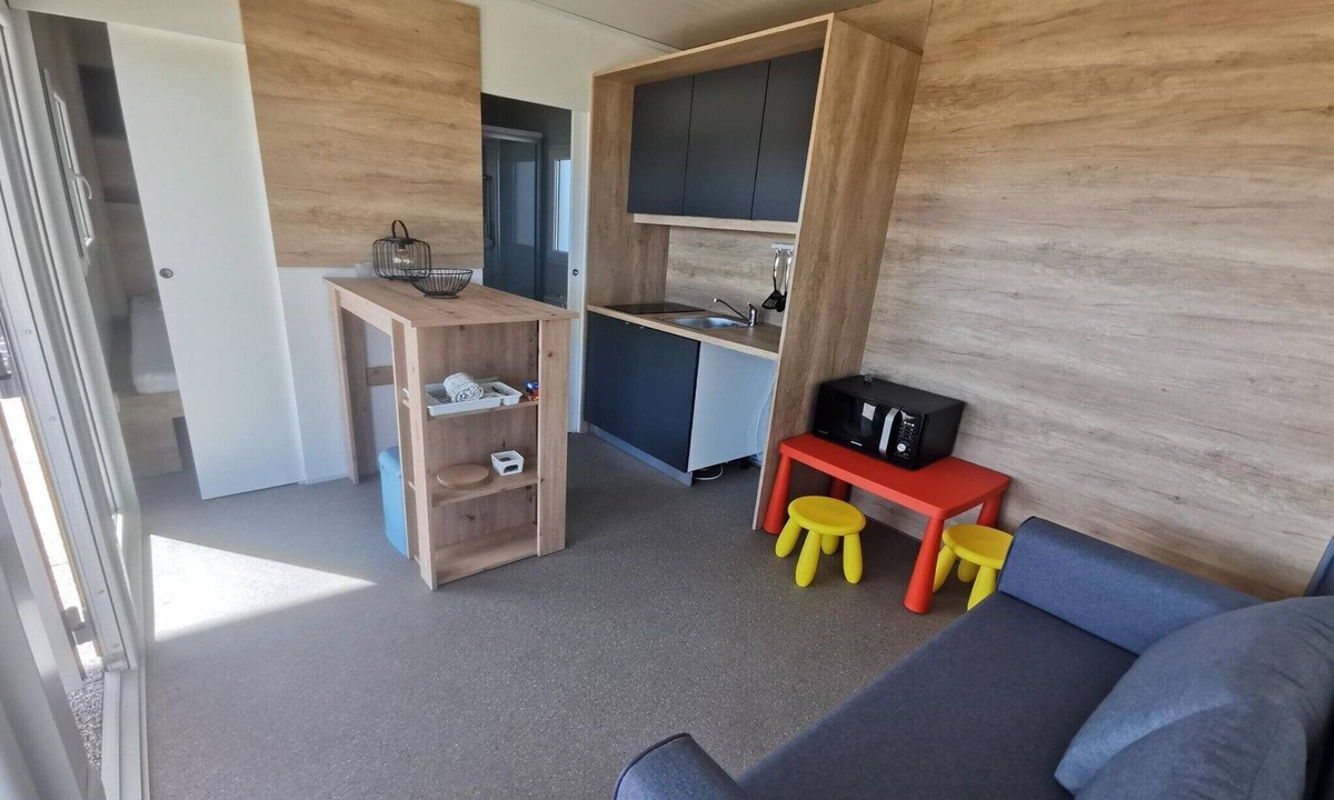 Pirovac House | Classic Two Bedroom Mobile Home with Sea View and Terrace