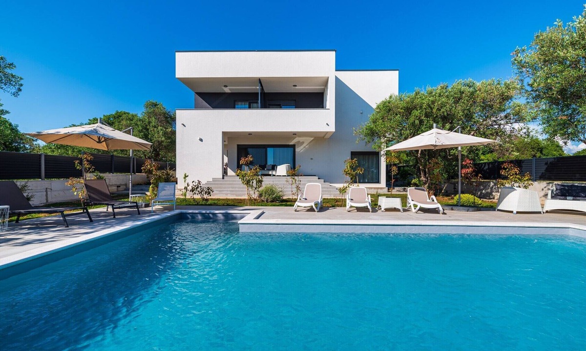 Biograd na Moru Apartment | Coastal Apartment for 5 in Zadar