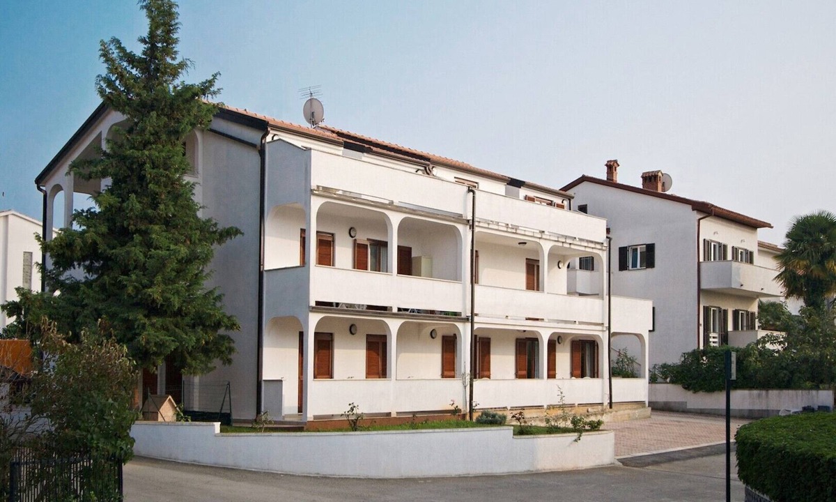 Spadici Apartment | Comfortable and modern 3 bedroom with sea view apartment in Porec, top location