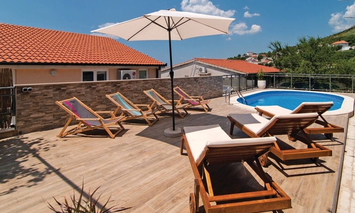 Stanici Apartment | Comfortable and spacious apartment with terrace and sea view Stanići, Omiš (A-2800-d)
