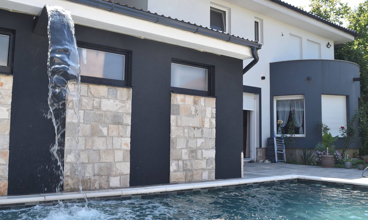 Ilidza Villa | Comfortable family Vila,with swimming pool and privacy garden.Enjoy Villa Aleja!