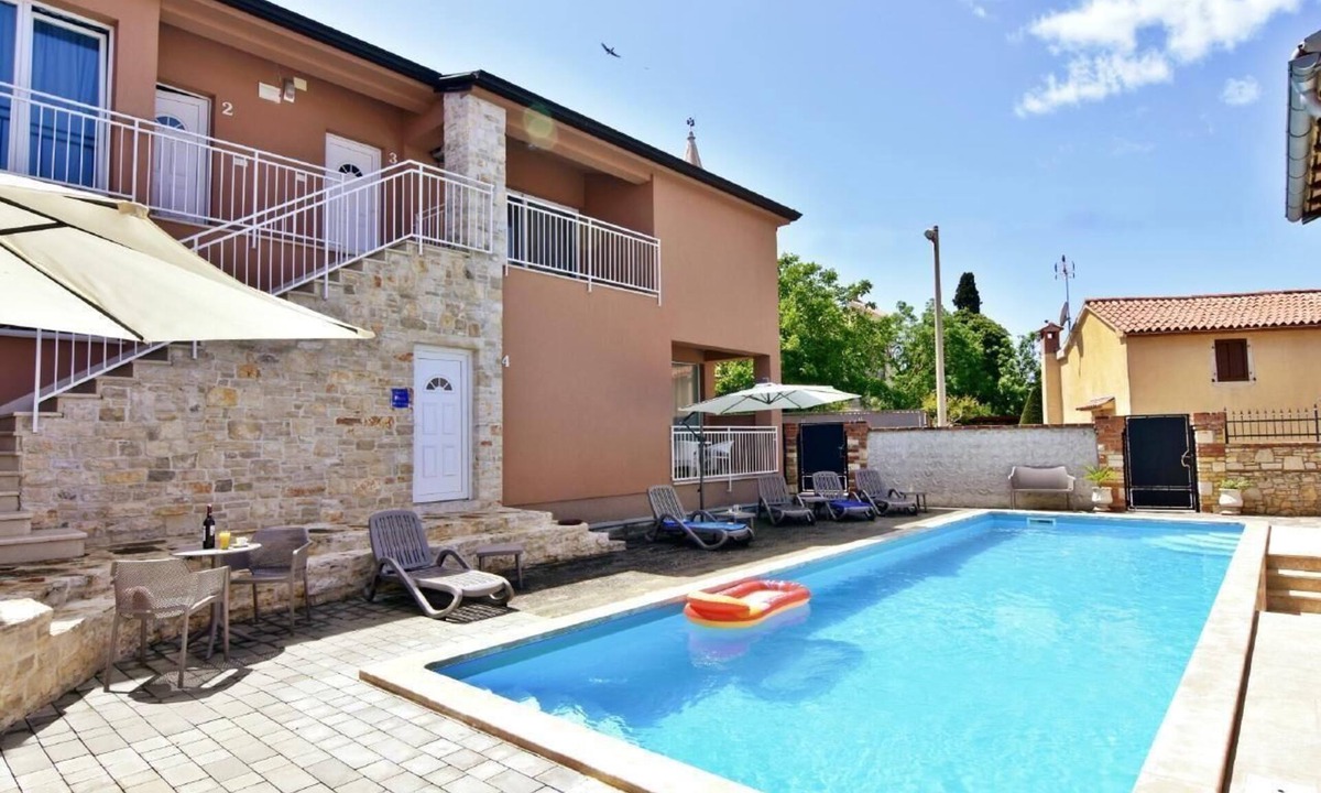 Tar Apartment | Comfortable holiday flat NOA 2 Tar with pool access