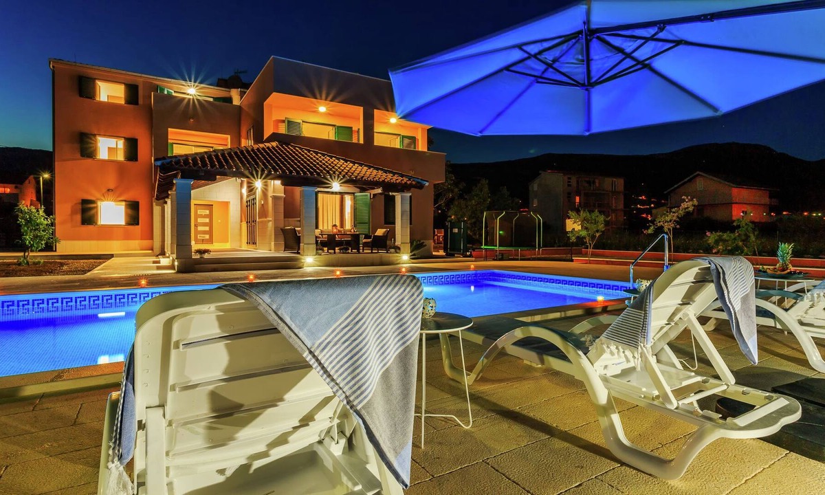 Rudine Apartment | Comfortable Villa in Kaštel Novi with Pool