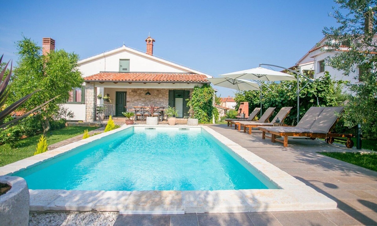 Tar Villa | Comfortable villa Marinela with pool and fenced garden