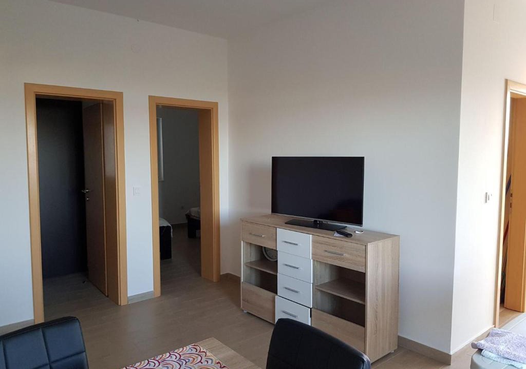 Nevidane Apartment | Contemporary Apartment in Neviđane near Sea