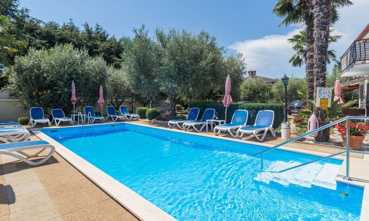 Kosinozici Apartment | Cosy apartment for 3 guests with pool, A/C, WIFI, TV, terrace and pets allowed