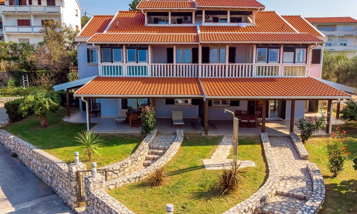 Rab Town Apartment | Cosy apartment for 4 guests with A/C, pool, WIFI, TV and patio