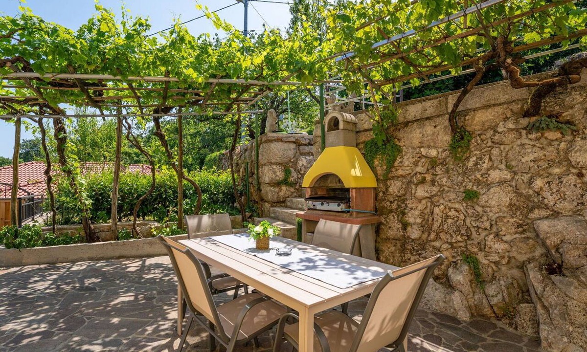 Tulisevica Apartment | Cosy apartment for 5 guests with A/C, WIFI, TV, terrace and panoramic view