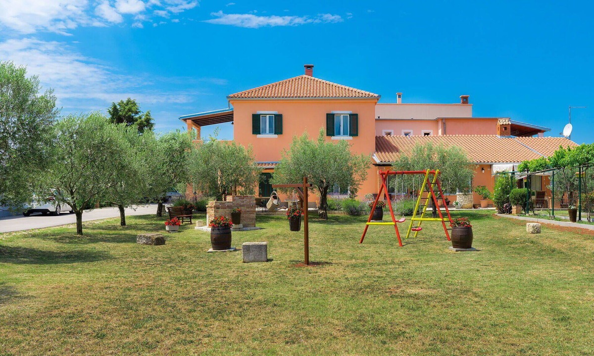 Vintijan Apartment | Cosy apartment for 5 people with A/C, WIFI, TV and terrace