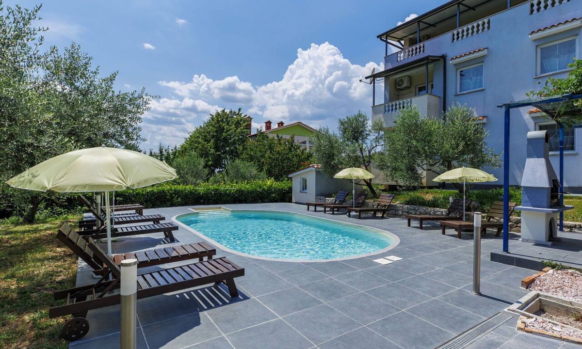 Presika Apartment | Cosy apartment for 5 people with A/C, WIFI, pool, TV and terrace