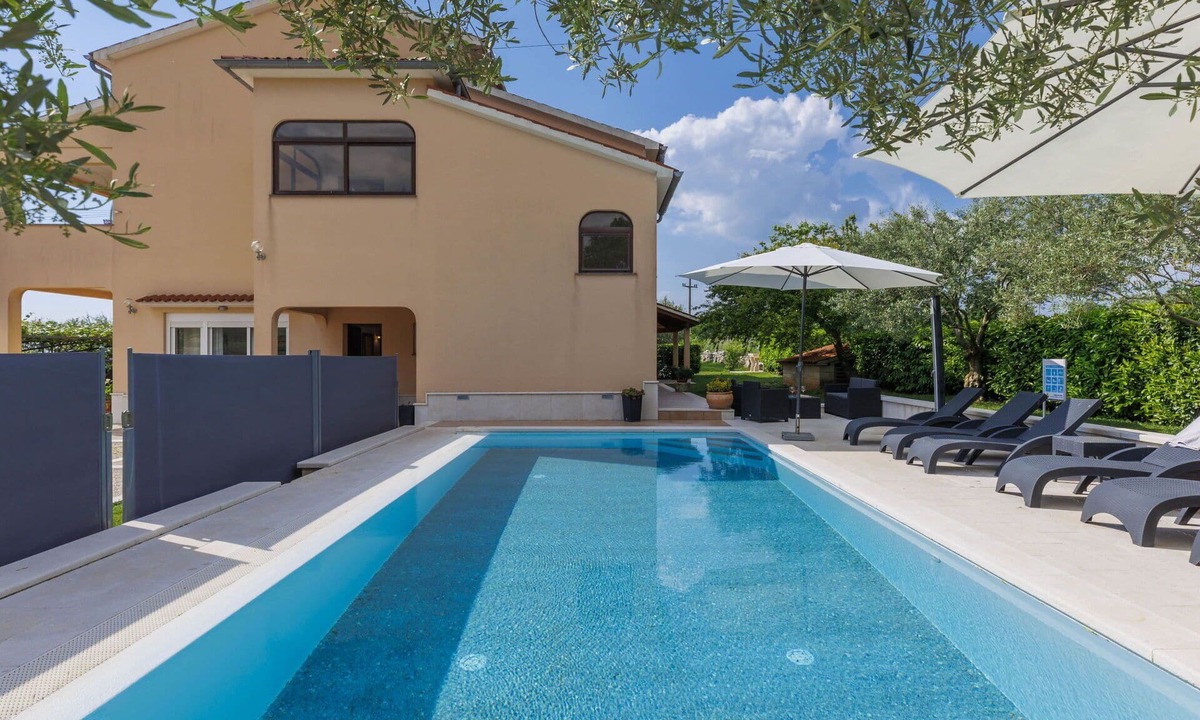 Vosteni Apartment | Cosy apartment for 6 guests with private pool, A/C, WIFI, TV, terrace and pets allowed