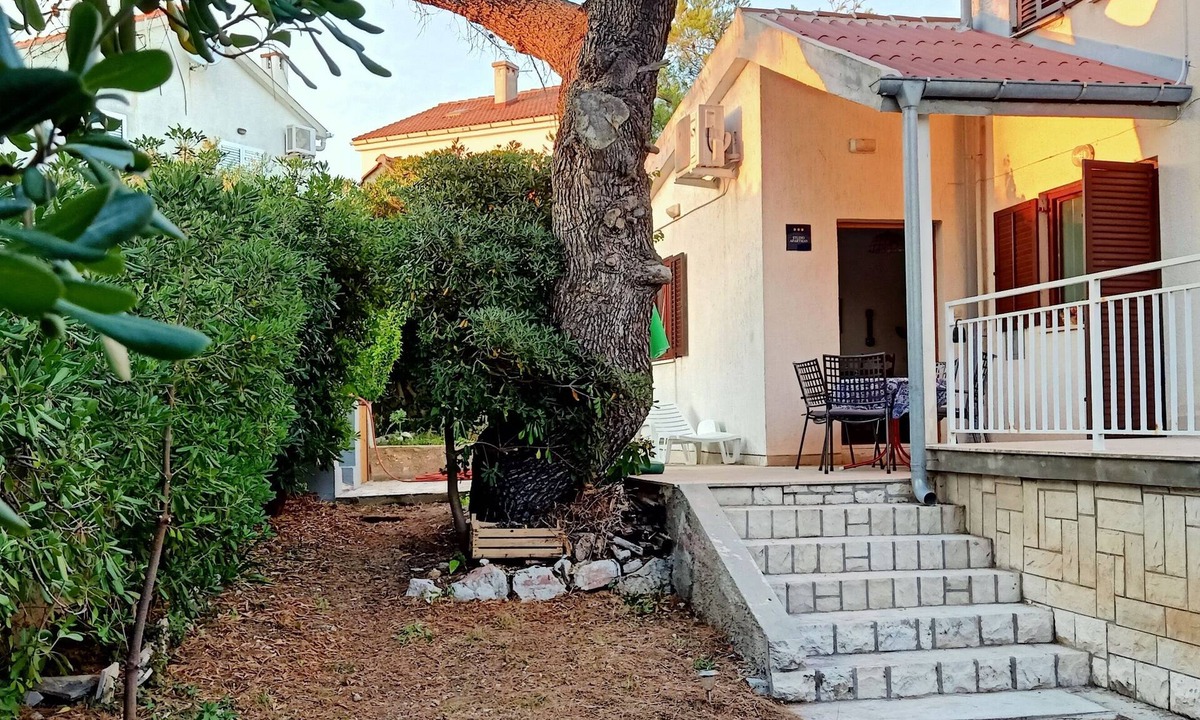 Kosljun Apartment | Cosy Apartment Rino, only 30m from the sea, island Pag