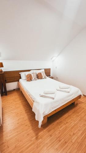 Turnu Magurele House | Cosy bedroom for 2 with Balcony in a Family Villa