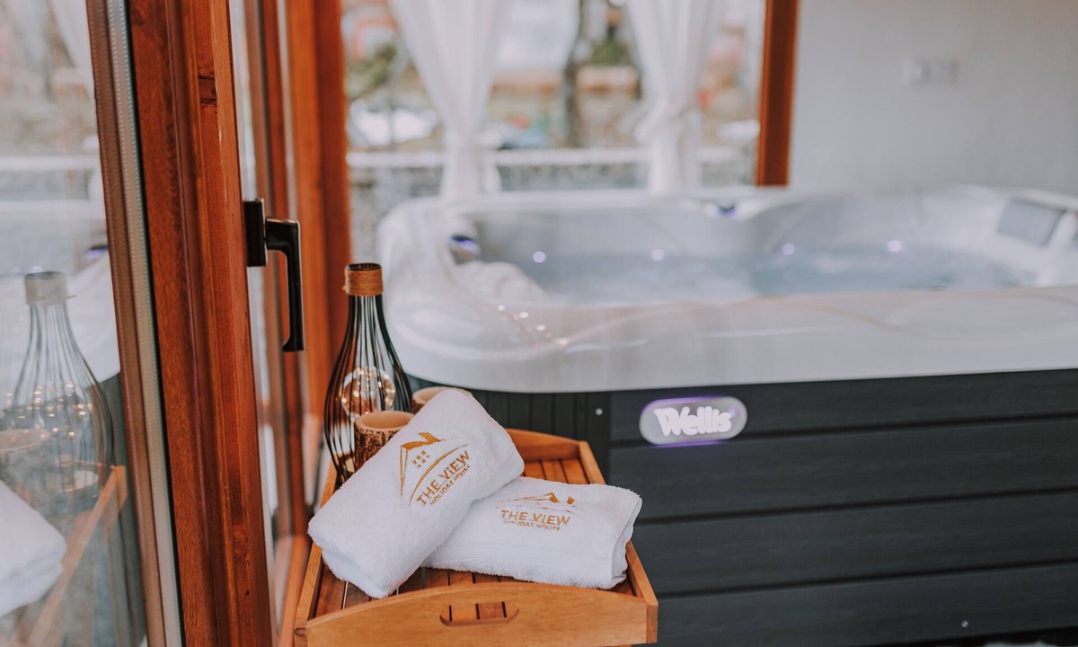 Gornji Mihaljevec House | Countryside home with jacuzzi near vineyards and thermal spa.