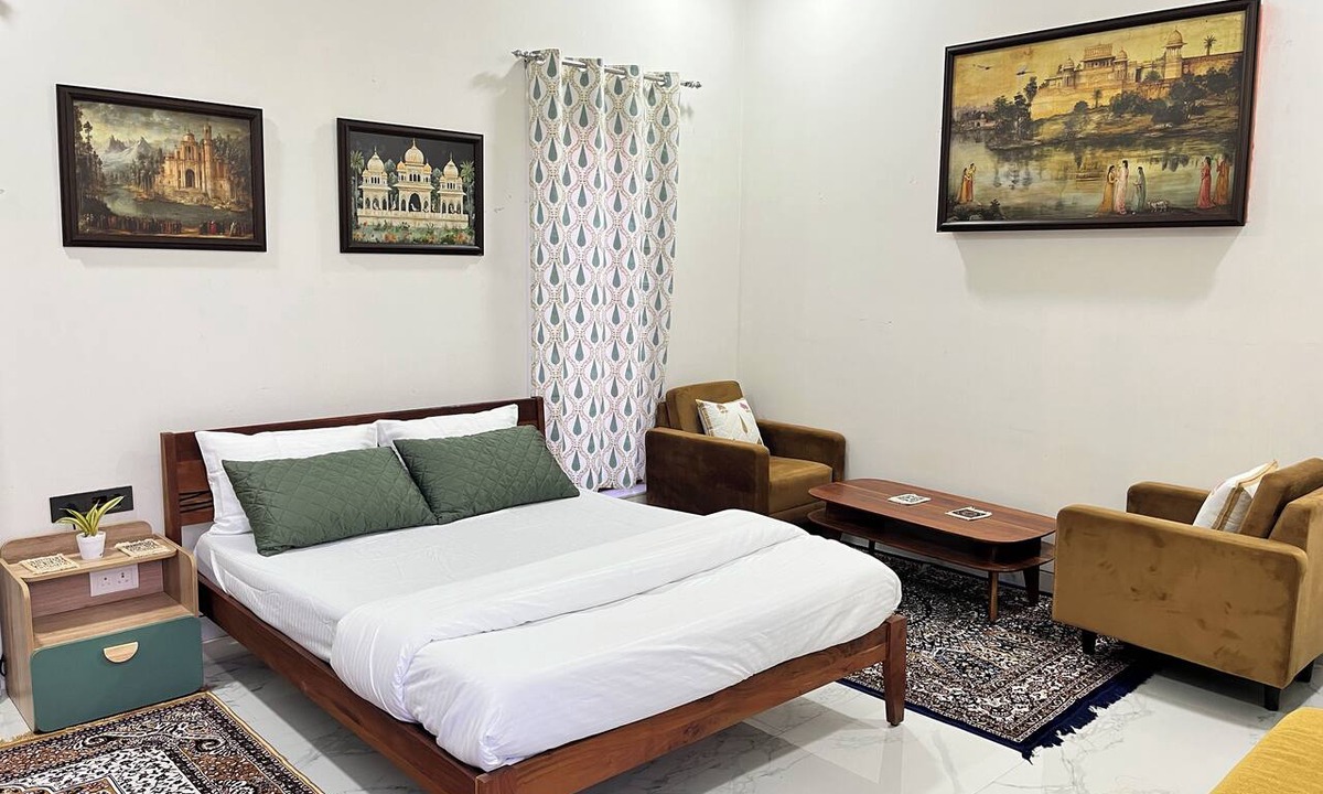 Jhotwara House | Cozy 1-bedroom on a rooftop in a bungalow Jaipur with terrace garden